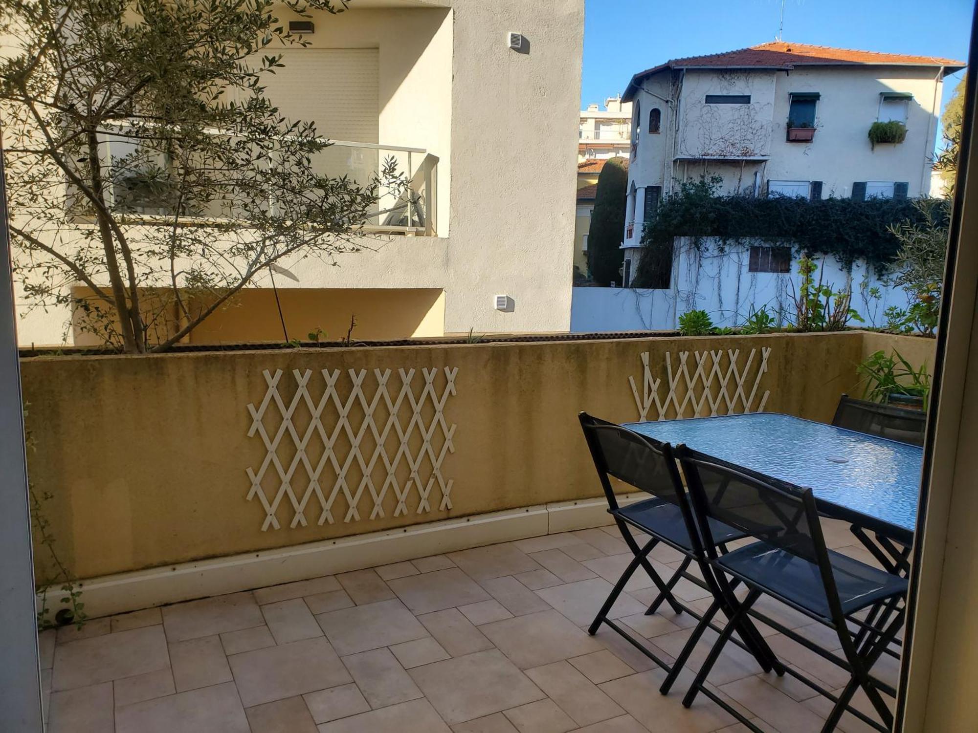 Le Pin Dore Antibes Luaran gambar